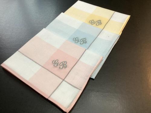 Taschentuch Tina mit Stickerei / Monogramm